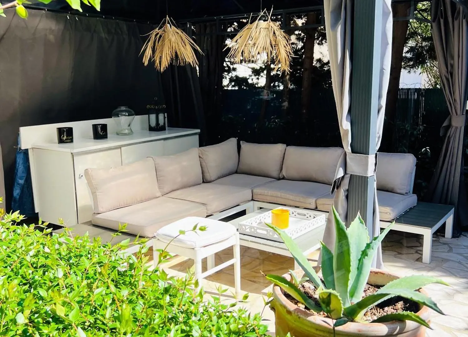 Superbe Appartement Avec Terrasse Jardin Et Parking Prive Saint-Tropez